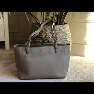Tory Burch York Buckle Tote-Grey